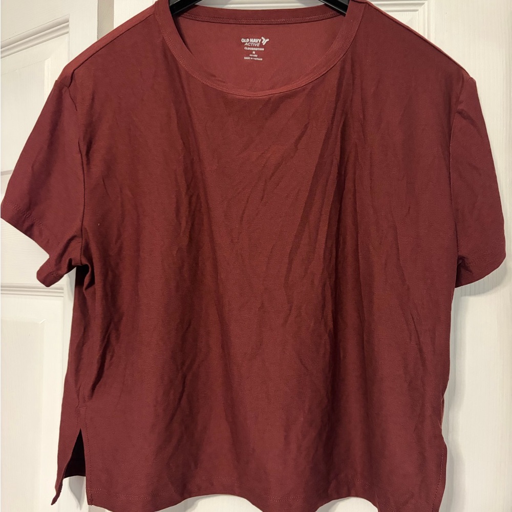 Old Navy Active Maroon Cropped Short Sleeve Tee